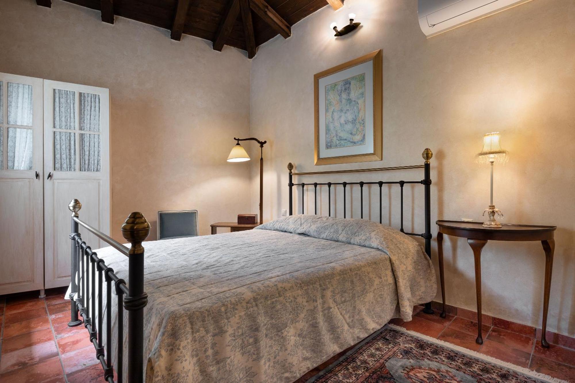 Ostra Menalon Luxury Suites Kardharás Exterior photo