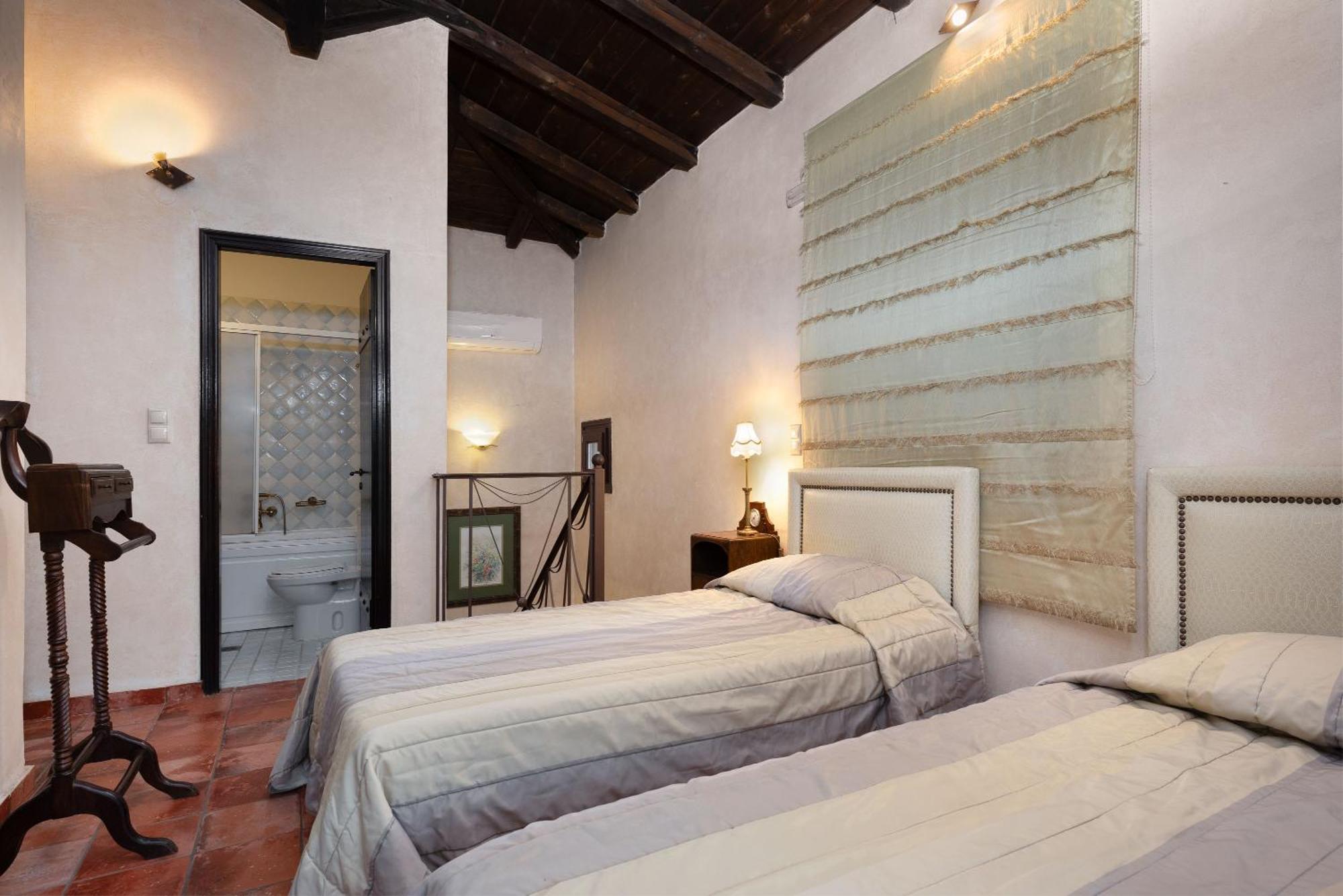 Ostra Menalon Luxury Suites Kardharás Exterior photo