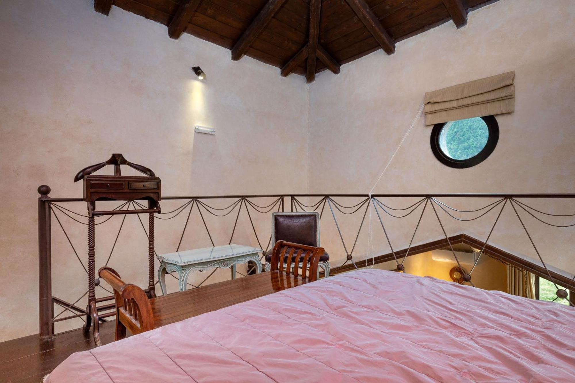 Ostra Menalon Luxury Suites Kardharás Room photo