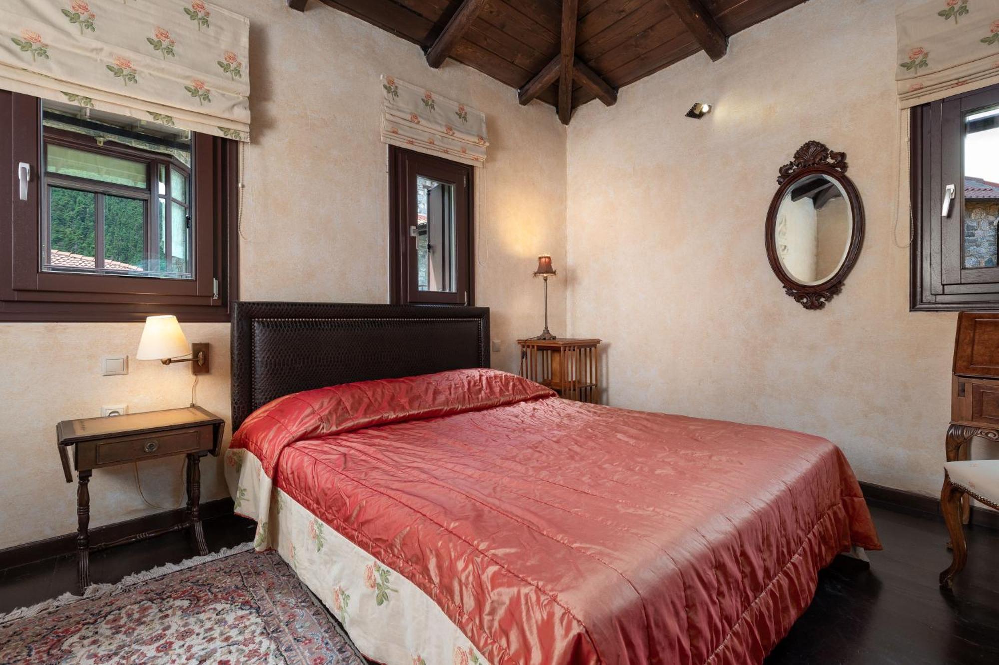 Ostra Menalon Luxury Suites Kardharás Room photo