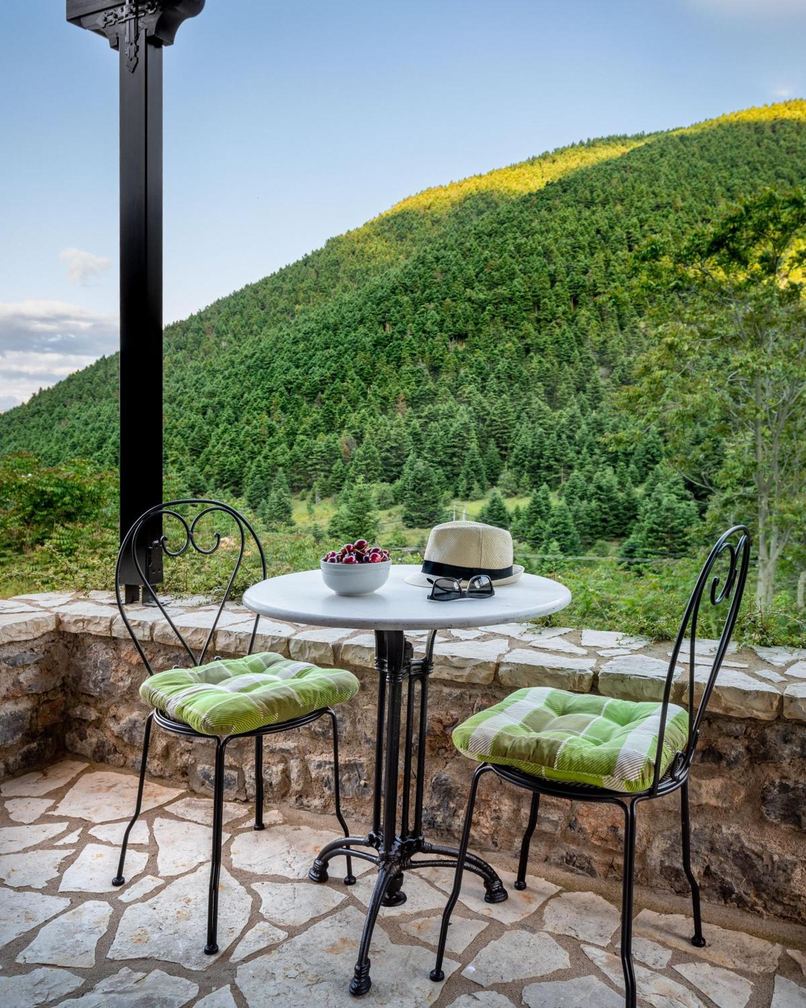 Ostra Menalon Luxury Suites Kardharás Exterior photo