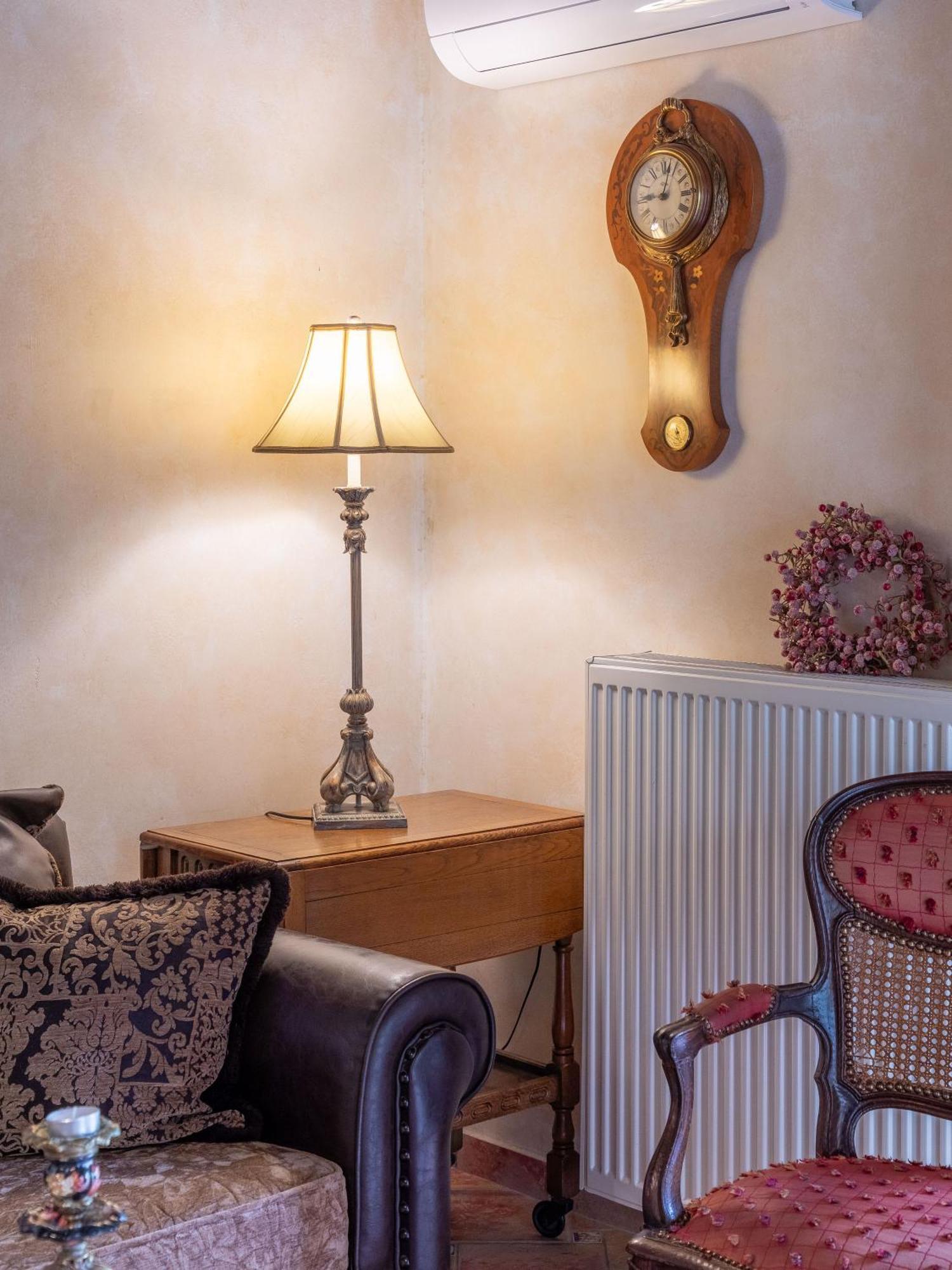 Ostra Menalon Luxury Suites Kardharás Room photo