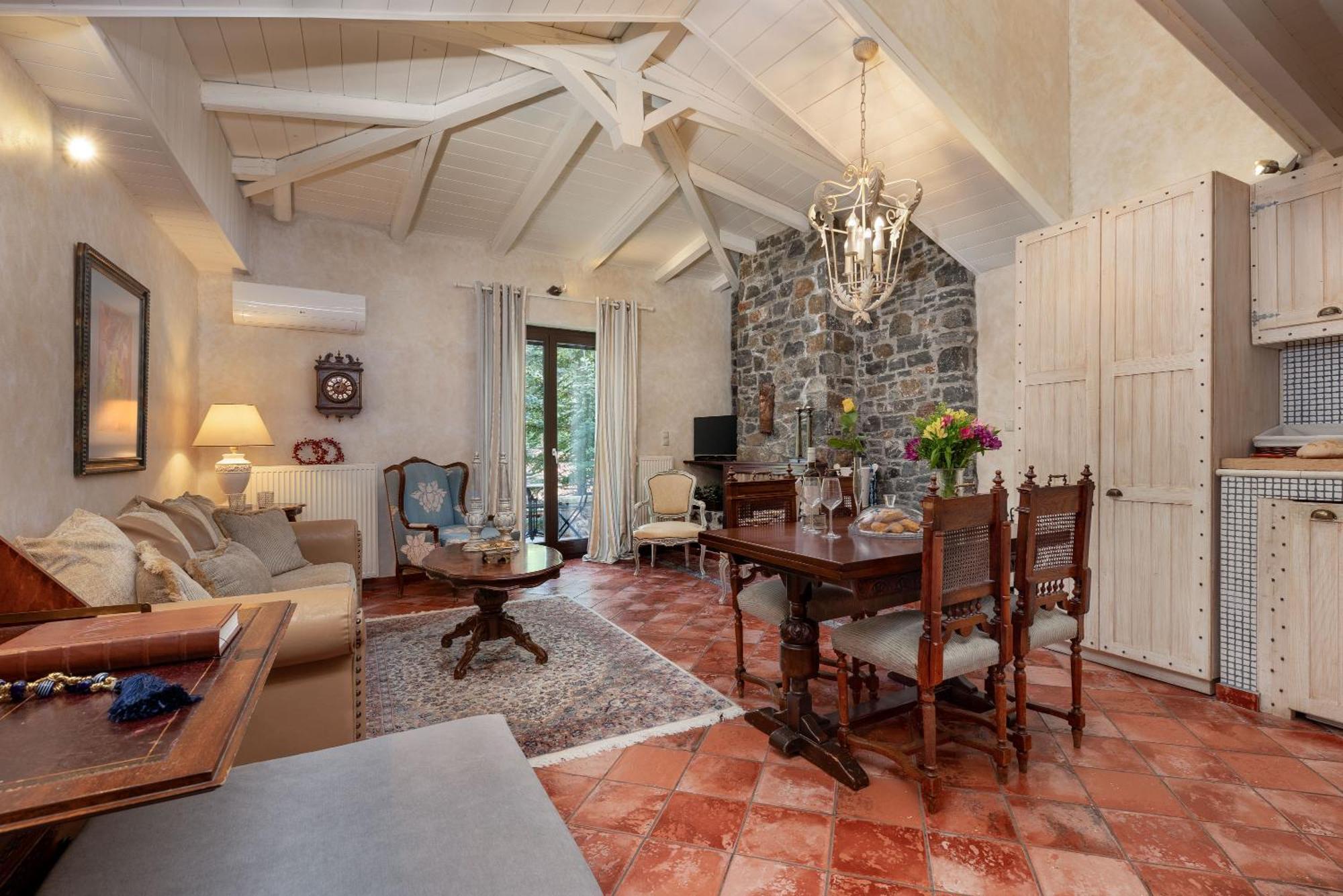 Ostra Menalon Luxury Suites Kardharás Room photo