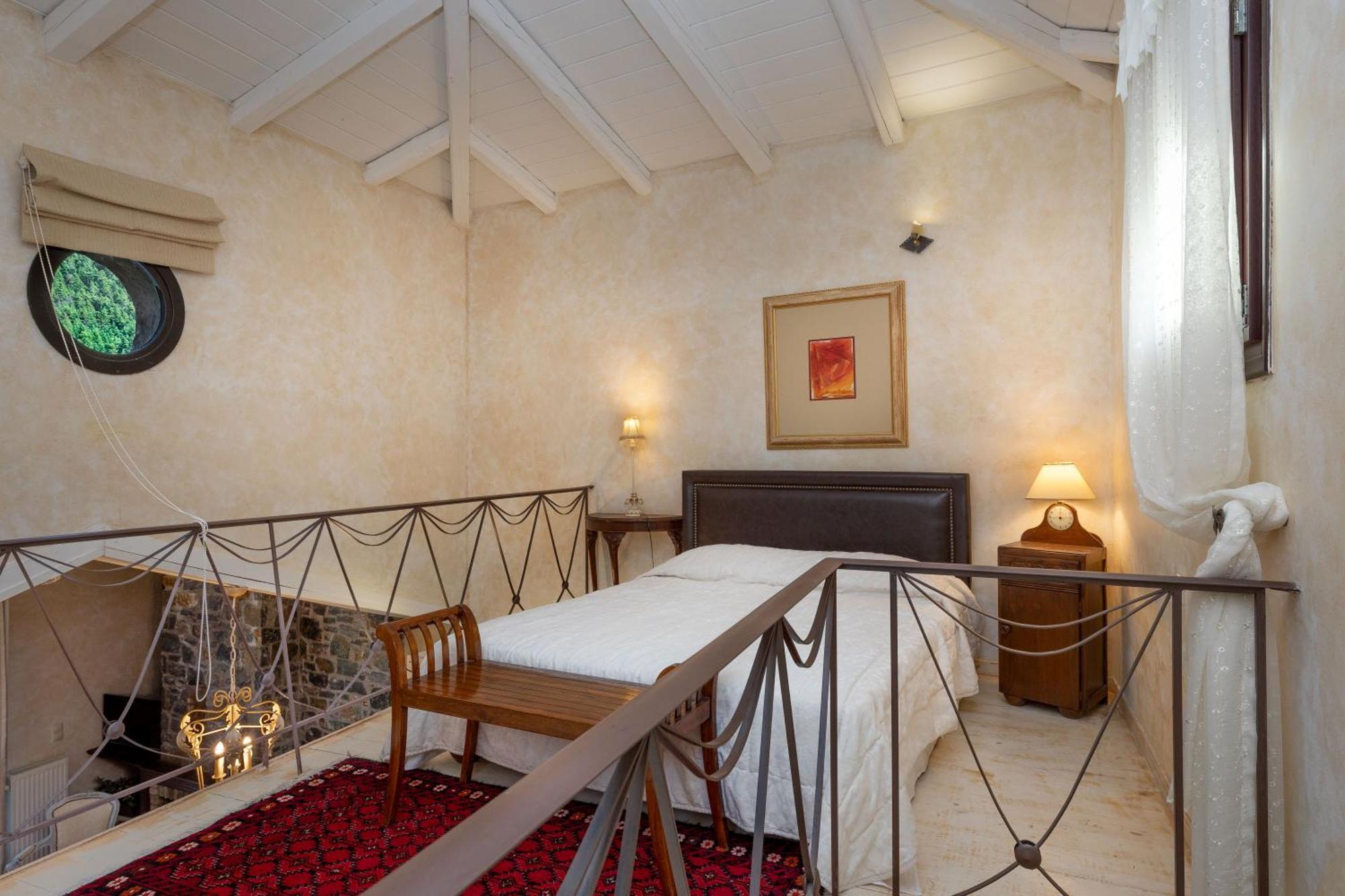 Ostra Menalon Luxury Suites Kardharás Room photo