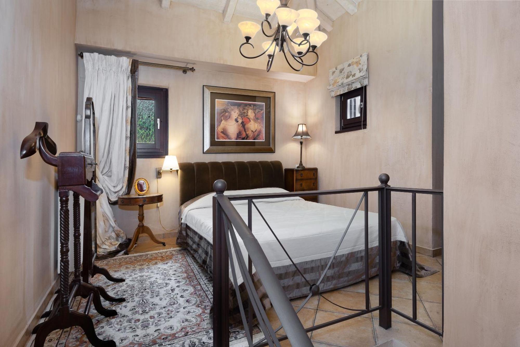 Ostra Menalon Luxury Suites Kardharás Room photo