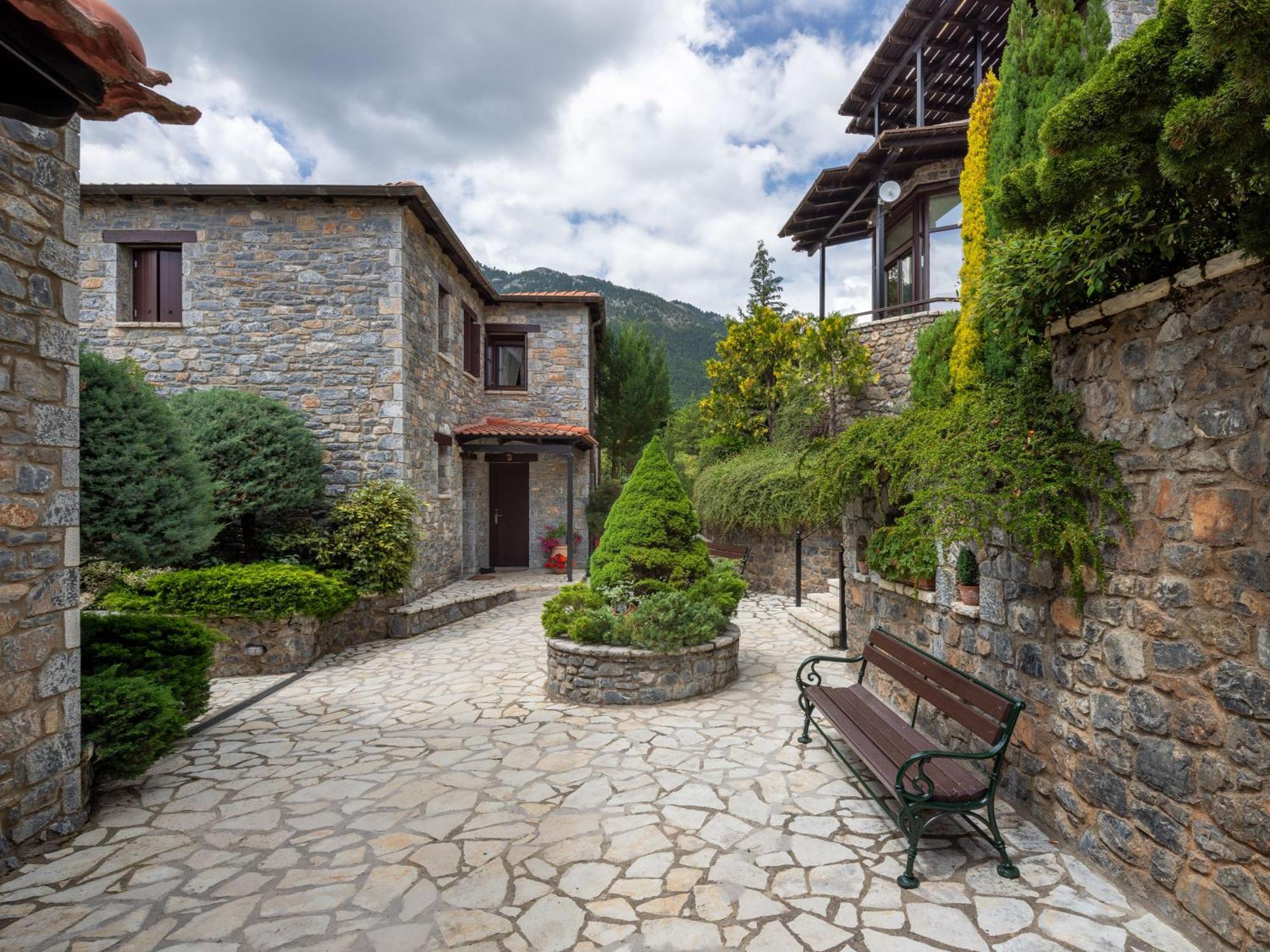 Ostra Menalon Luxury Suites Kardharás Exterior photo