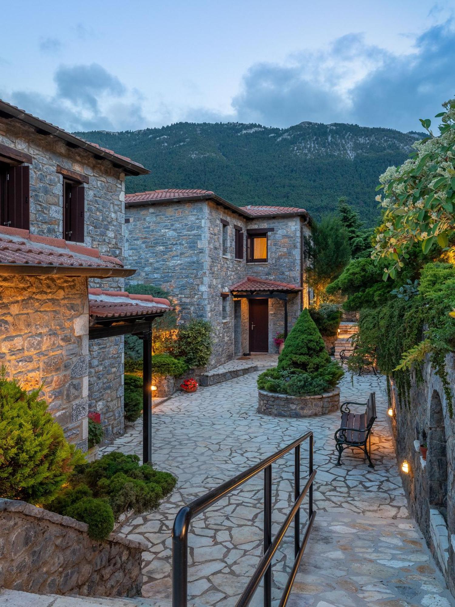 Ostra Menalon Luxury Suites Kardharás Exterior photo