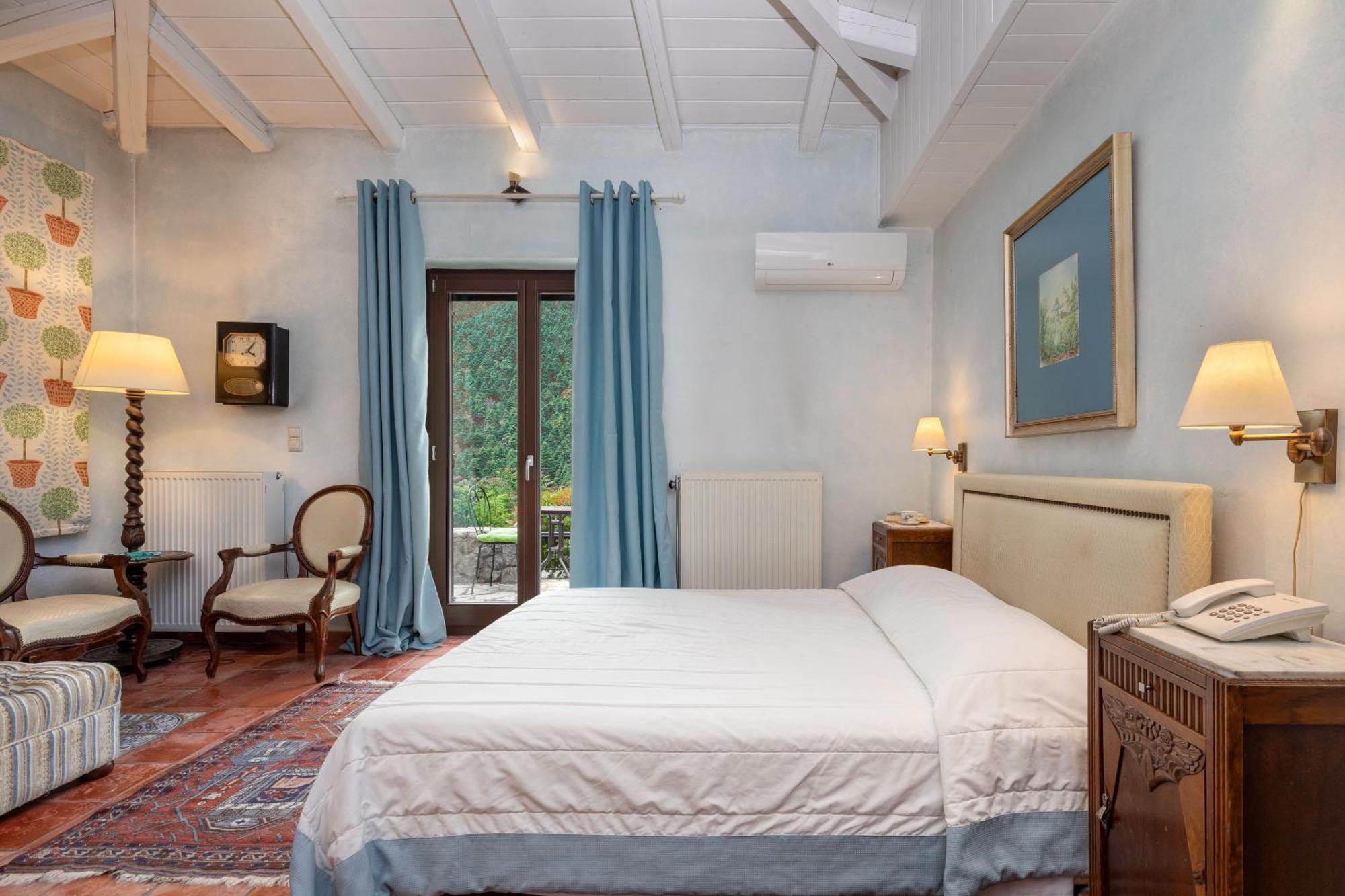 Ostra Menalon Luxury Suites Kardharás Exterior photo